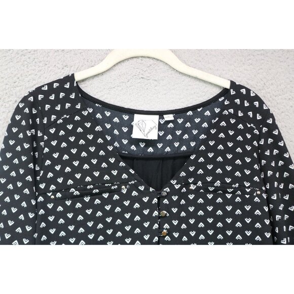 Janet Chung 3/4 Roll Tab Sleeve Blouse-Size 1XL - Picture 4 of 11